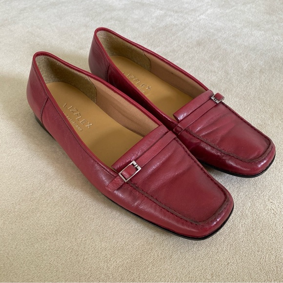 Liz Claiborne red square toe loafers - Picture 2 of 9